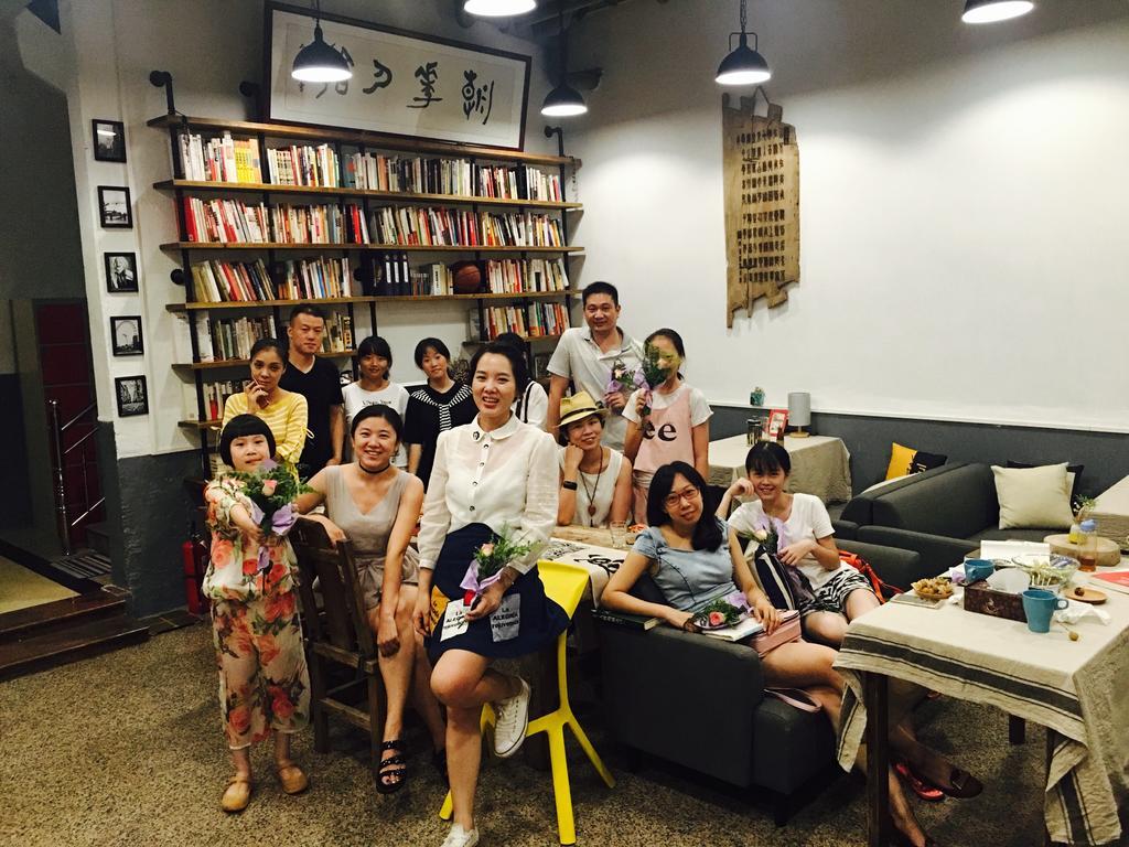 Zhaohuaxishi Youth Hostel Guangzhou Buitenkant foto