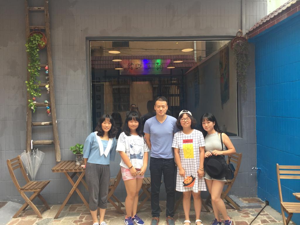 Zhaohuaxishi Youth Hostel Guangzhou Buitenkant foto