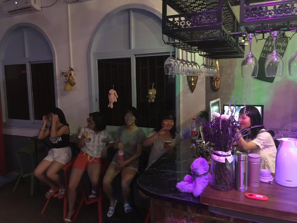 Zhaohuaxishi Youth Hostel Guangzhou Buitenkant foto