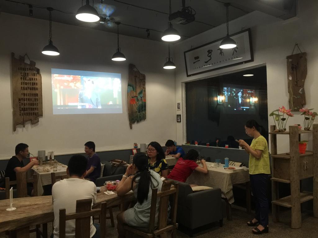 Zhaohuaxishi Youth Hostel Guangzhou Buitenkant foto