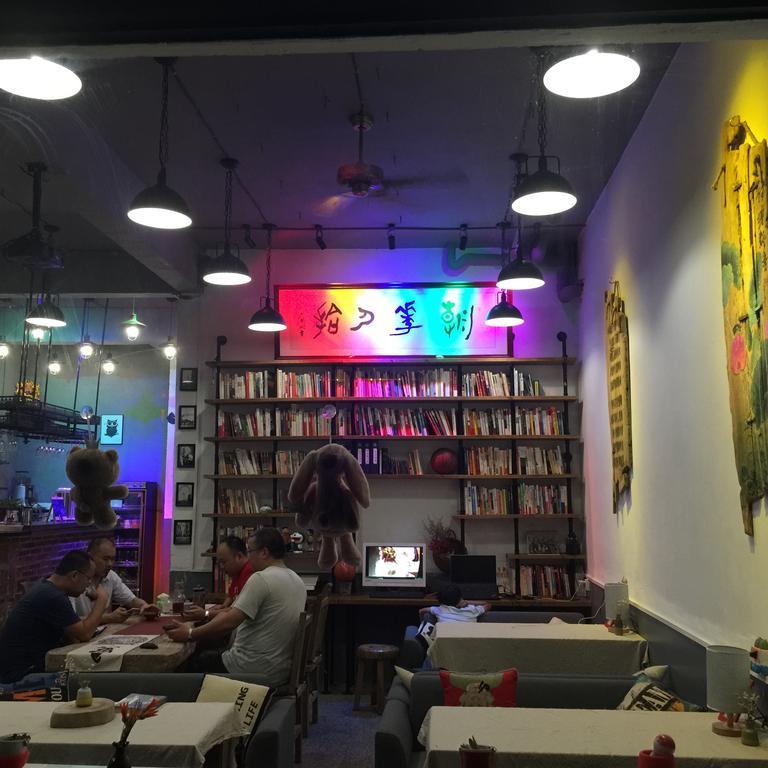 Zhaohuaxishi Youth Hostel Guangzhou Buitenkant foto
